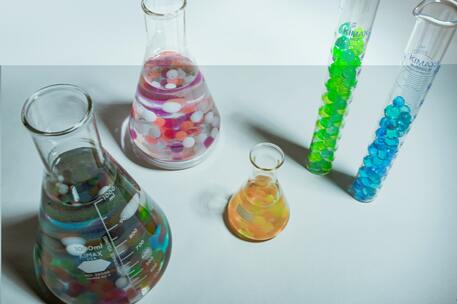 Banány, dym, či vanilka: čo spôsobuje rôzne chute alkoholu?