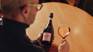 Nie každé šumivé víno je šampanské. Prečo si tento názov zaslúži len fľaša z regiónu Champagne?
