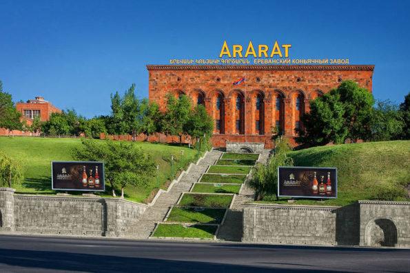 destilérka značky brandy Ararat