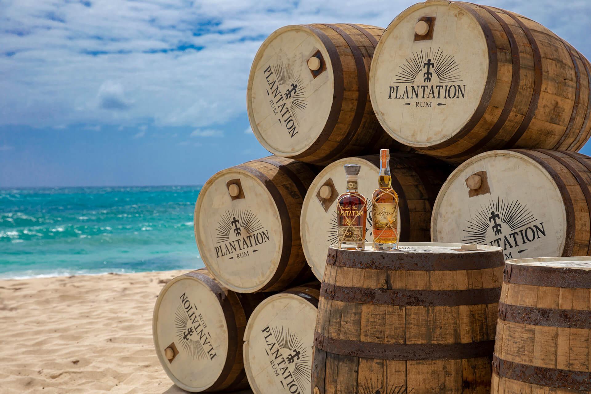 sudy s rumom plantation na pláži