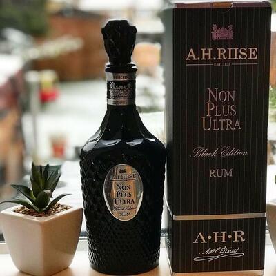A.H. Riise Non Plus Ultra Black Edition, GIFT